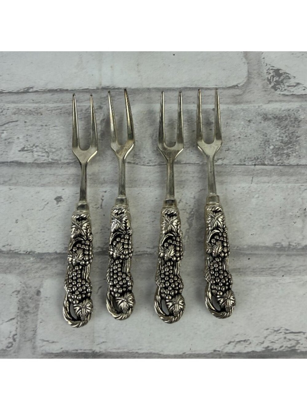 Godinger Silverplate Set of 4 Relish Forks Vine & Grape Grapevine 5 Inches